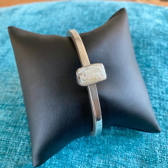 Handmade Southwestern Sterling Narrow Cuff With Pearl - Picture 3 of 6